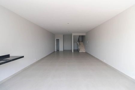 Casa à venda com 300m², 4 quartos e 4 vagasSalão de festas