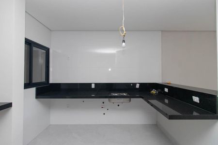 Casa à venda com 300m², 4 quartos e 4 vagasCozinha