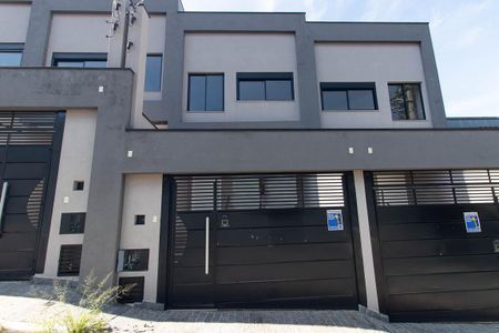 Casa à venda com 300m², 4 quartos e 4 vagasFachada