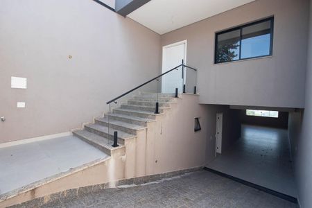 Casa à venda com 300m², 4 quartos e 4 vagasEntrada