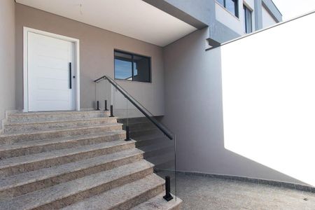 Casa à venda com 300m², 4 quartos e 4 vagasEntrada