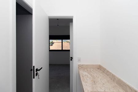 Casa à venda com 300m², 4 quartos e 4 vagasBanheiro da Suíte Americana 1 e 2