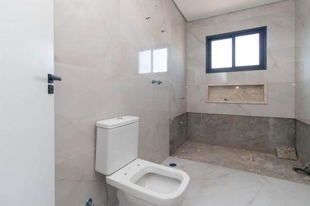 Casa à venda com 300m², 4 quartos e 4 vagasBanheiro da Suíte 4