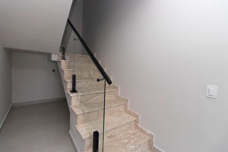 Casa à venda com 300m², 4 quartos e 4 vagasEscada