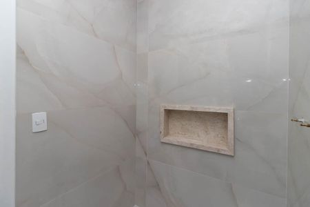 Casa à venda com 300m², 4 quartos e 4 vagasBanheiro da Suíte Americana 1 e 2