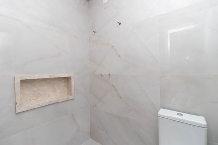 Casa à venda com 300m², 4 quartos e 4 vagasBanheiro da Suíte Americana 1 e 2