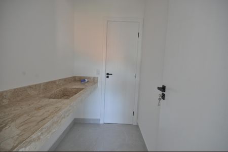 Casa à venda com 300m², 4 quartos e 4 vagasBanheiro da Suíte 3