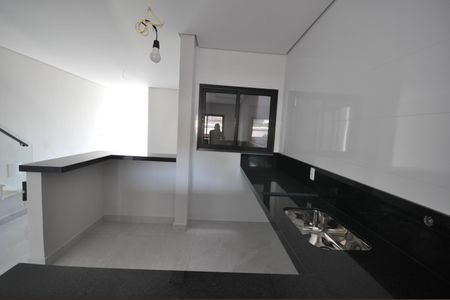 Casa à venda com 300m², 4 quartos e 4 vagasCozinha