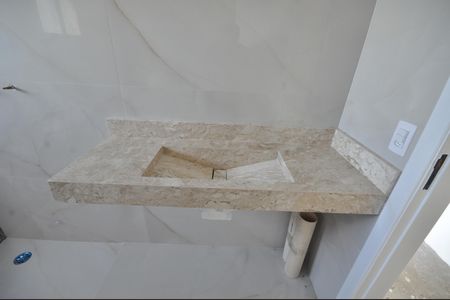 Casa à venda com 300m², 4 quartos e 4 vagasBanheiro da Suíte 1