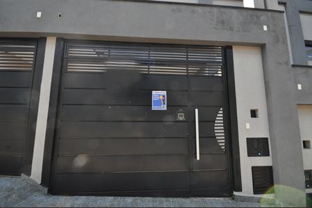 Casa à venda com 360m², 4 quartos e 4 vagas Casa à venda com 360m², 4 quartos e 4 vagasFachada