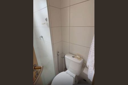 Banheiro de apartamento para alugar com 1 quarto, 43m² em Piatã, Salvador