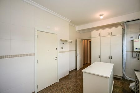 Apartamento para alugar com 370m², 4 quartos e 6 vagasÁrea de Serviço 