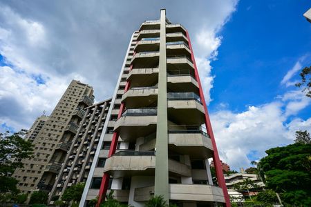 Apartamento para alugar com 370m², 4 quartos e 6 vagasFachada