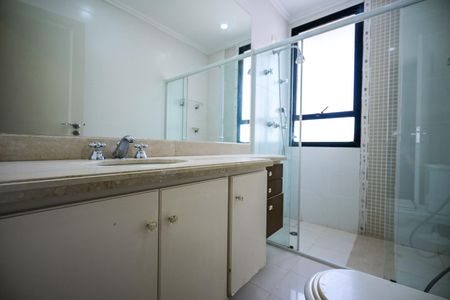 Apartamento para alugar com 370m², 4 quartos e 6 vagasBanheiro da Suíte  3