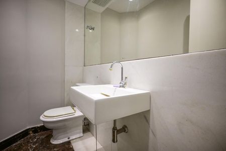 Apartamento para alugar com 370m², 4 quartos e 6 vagasLavabo