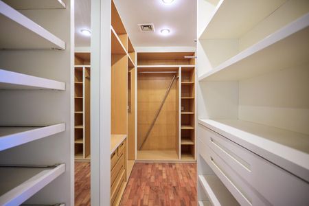 Apartamento para alugar com 370m², 4 quartos e 6 vagasArmário 2 da Suíte  4