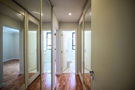 Apartamento para alugar com 370m², 4 quartos e 6 vagasArmário da Suíte  2