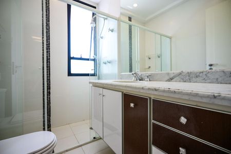 Apartamento para alugar com 370m², 4 quartos e 6 vagasBanheiro Suíte 1