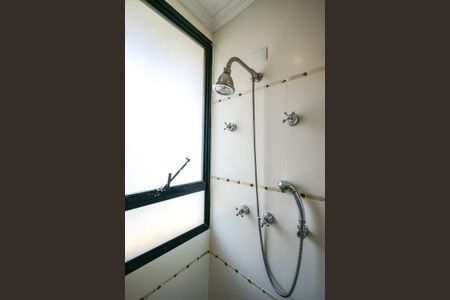 Apartamento para alugar com 370m², 4 quartos e 6 vagasChuveiro do Banheiro da Suíte 2