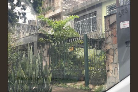 Casa à venda com 250m², 4 quartos e 3 vagasFachada