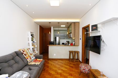 Sala de kitnet/studio para alugar com 1 quarto, 60m² em Funcionários, Belo Horizonte