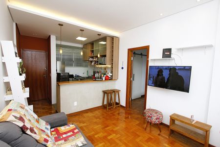 Sala de kitnet/studio para alugar com 1 quarto, 60m² em Funcionários, Belo Horizonte