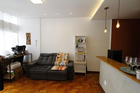 Sala de kitnet/studio para alugar com 1 quarto, 60m² em Funcionários, Belo Horizonte