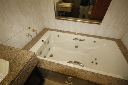 Casa à venda com 360m², 8 quartos e 2 vagasBanheiro da Suíte 2