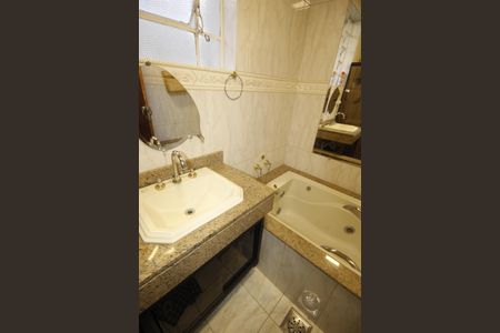 Casa à venda com 360m², 8 quartos e 2 vagasBanheiro da Suíte 2