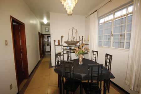 Sala 2 de casa à venda com 8 quartos, 360m² em Nova Suíça, Belo Horizonte