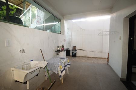 Casa à venda com 360m², 8 quartos e 2 vagasLavanderia