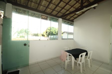 Casa à venda com 360m², 8 quartos e 2 vagasSala