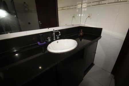 Casa à venda com 360m², 8 quartos e 2 vagasBanheiro social