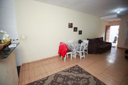 Sala de casa à venda com 3 quartos, 126m² em Condomínio Maracanã, Santo André