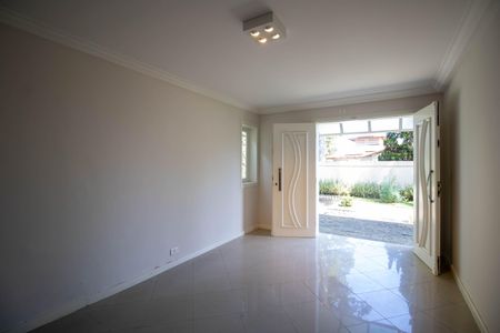 Casa à venda com 700m², 3 quartos e 6 vagasEntrada 