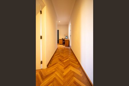 Casa à venda com 700m², 3 quartos e 6 vagasCorredor 