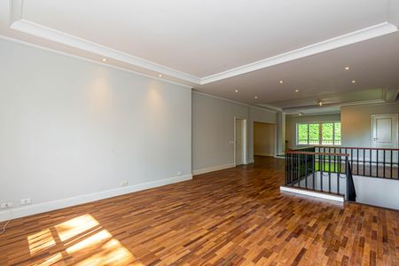 Sala  de casa à venda com 3 quartos, 700m² em Jardim Guedala, São Paulo