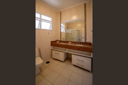 Casa à venda com 700m², 3 quartos e 6 vagasBanheiro Suíte 3