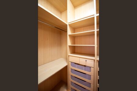 Casa à venda com 700m², 3 quartos e 6 vagasCloset Suíte 1