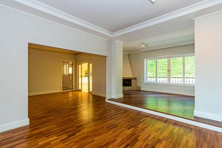 Casa à venda com 700m², 3 quartos e 6 vagasSala 