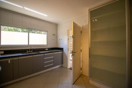 Casa à venda com 700m², 3 quartos e 6 vagasCozinha 