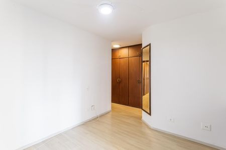 Apartamento à venda com 160m², 3 quartos e 2 vagas Apartamento à venda com 160m², 3 quartos e 2 vagasQuarto Suíte