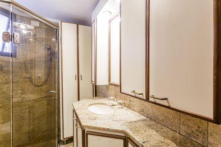 Apartamento à venda com 160m², 3 quartos e 2 vagas Apartamento à venda com 160m², 3 quartos e 2 vagasBanheiro da Suíte