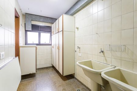 Apartamento à venda com 160m², 3 quartos e 2 vagas Apartamento à venda com 160m², 3 quartos e 2 vagasÁrea de Serviço