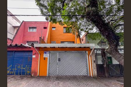 Casa à venda com 95m², 2 quartos e 3 vagas Casa à venda com 95m², 2 quartos e 3 vagasFachada