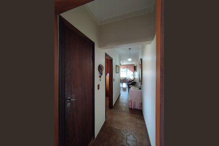 Casa à venda com 216m², 3 quartos e 3 vagasCorredor 