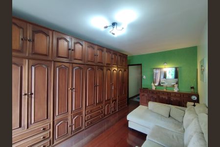 Casa à venda com 216m², 3 quartos e 3 vagasQuarto 2 