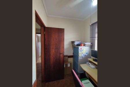 Casa à venda com 216m², 3 quartos e 3 vagasEscritório 