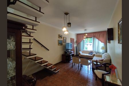 Casa à venda com 216m², 3 quartos e 3 vagasSala 