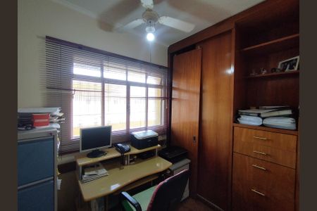 Casa à venda com 216m², 3 quartos e 3 vagasEscritório 